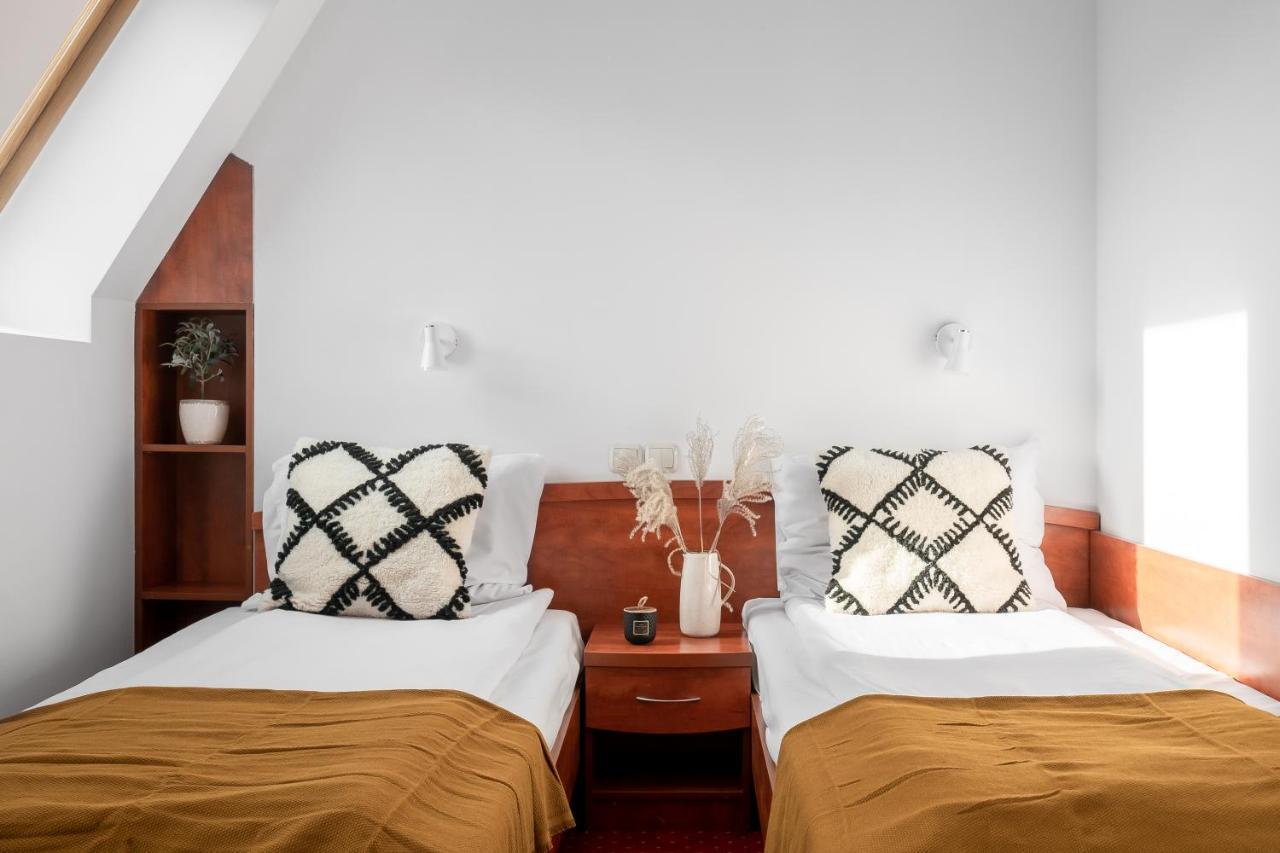 ノヴィ・タルク Oberza Pod Roza Restauracja, Sauny, Jacuzzi Bed & Breakfast エクステリア 写真