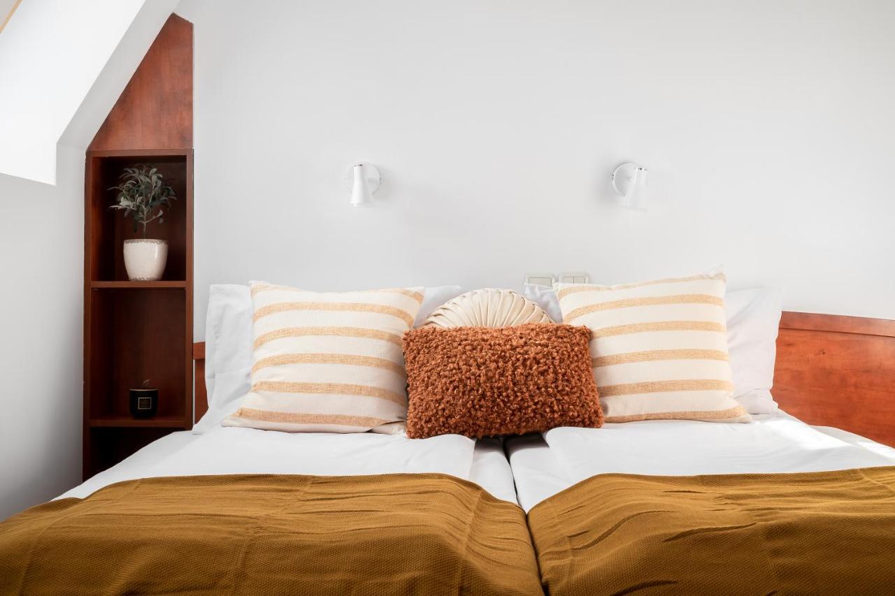 ノヴィ・タルク Oberza Pod Roza Restauracja, Sauny, Jacuzzi Bed & Breakfast エクステリア 写真