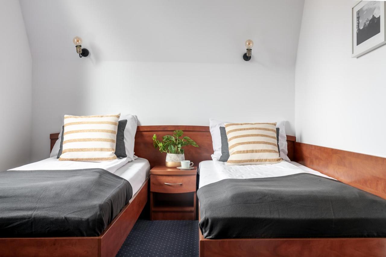 ノヴィ・タルク Oberza Pod Roza Restauracja, Sauny, Jacuzzi Bed & Breakfast エクステリア 写真
