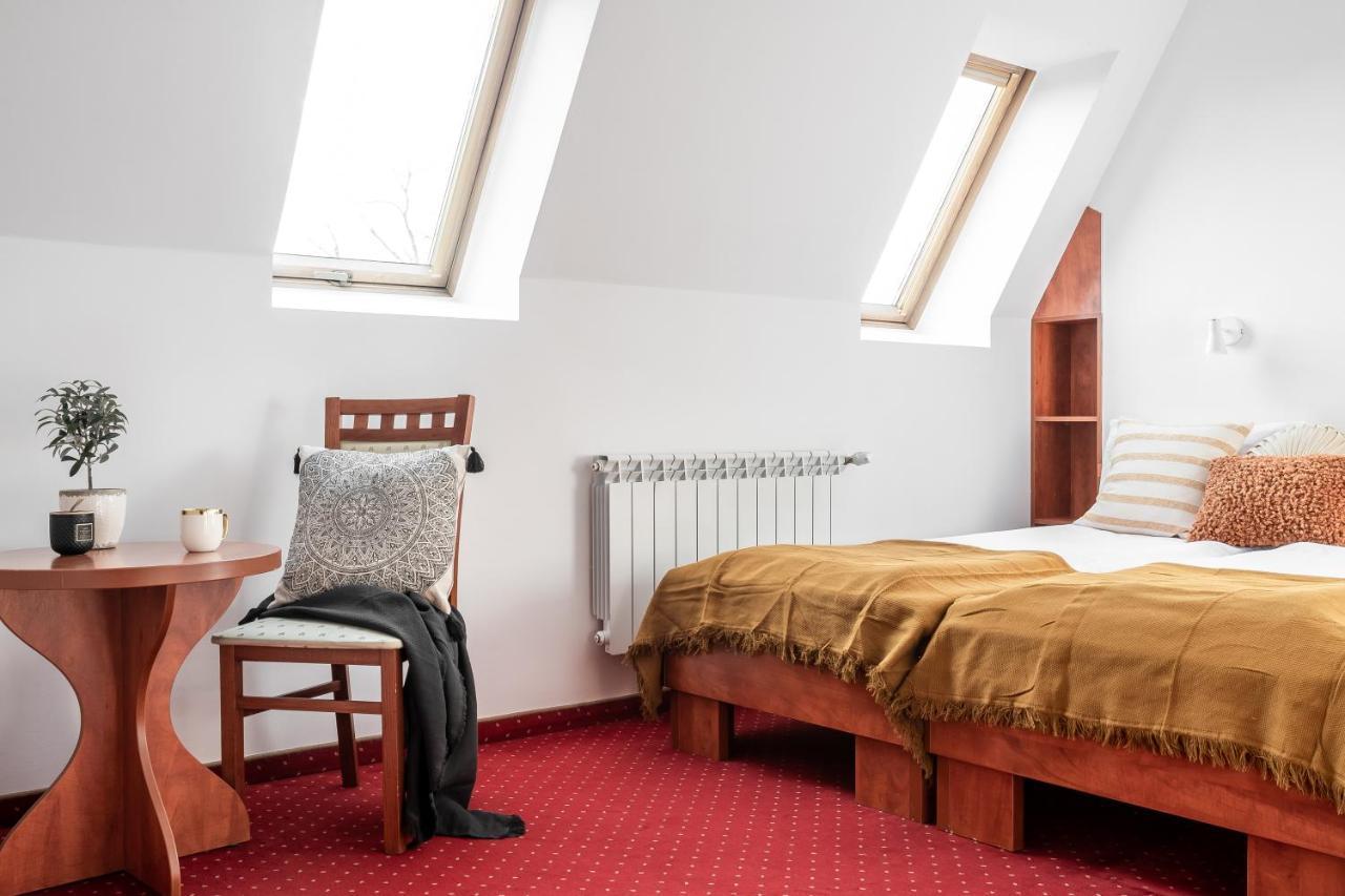ノヴィ・タルク Oberza Pod Roza Restauracja, Sauny, Jacuzzi Bed & Breakfast エクステリア 写真
