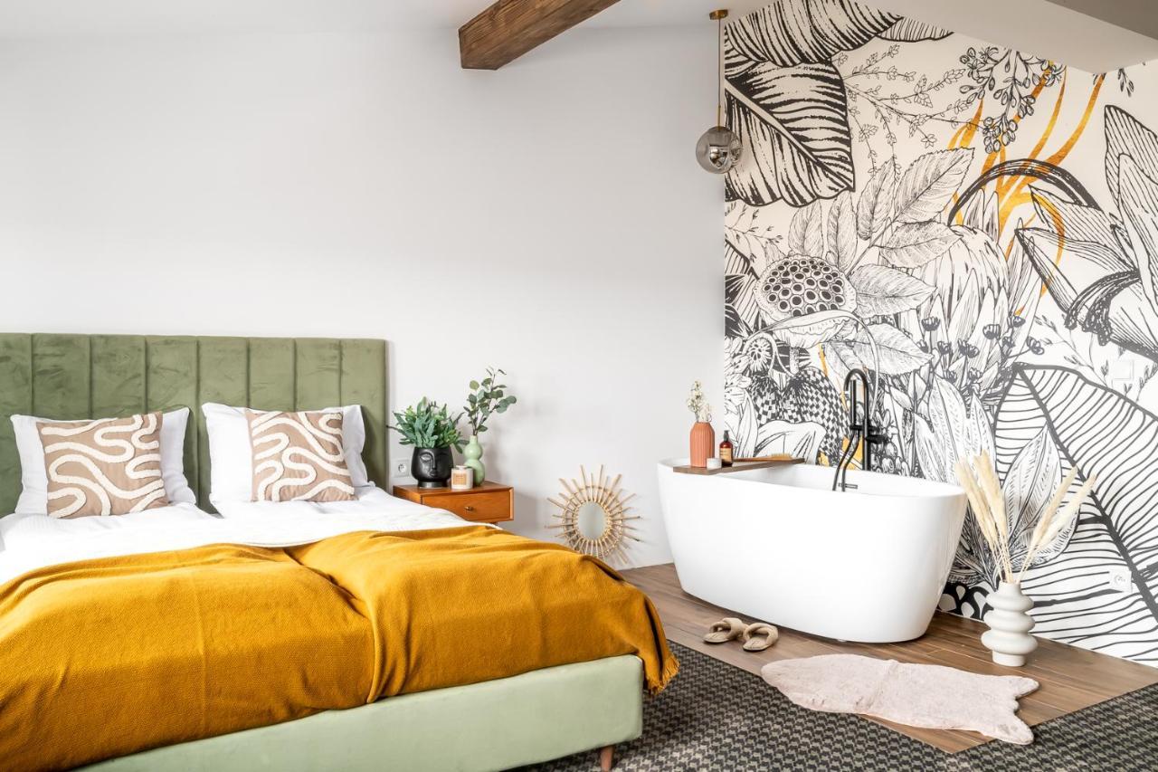 ノヴィ・タルク Oberza Pod Roza Restauracja, Sauny, Jacuzzi Bed & Breakfast エクステリア 写真