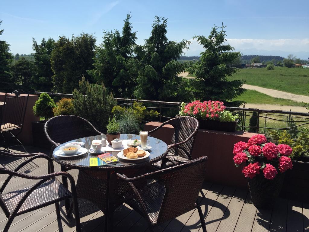 ノヴィ・タルク Oberza Pod Roza Restauracja, Sauny, Jacuzzi Bed & Breakfast エクステリア 写真