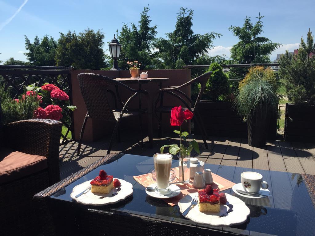 ノヴィ・タルク Oberza Pod Roza Restauracja, Sauny, Jacuzzi Bed & Breakfast エクステリア 写真