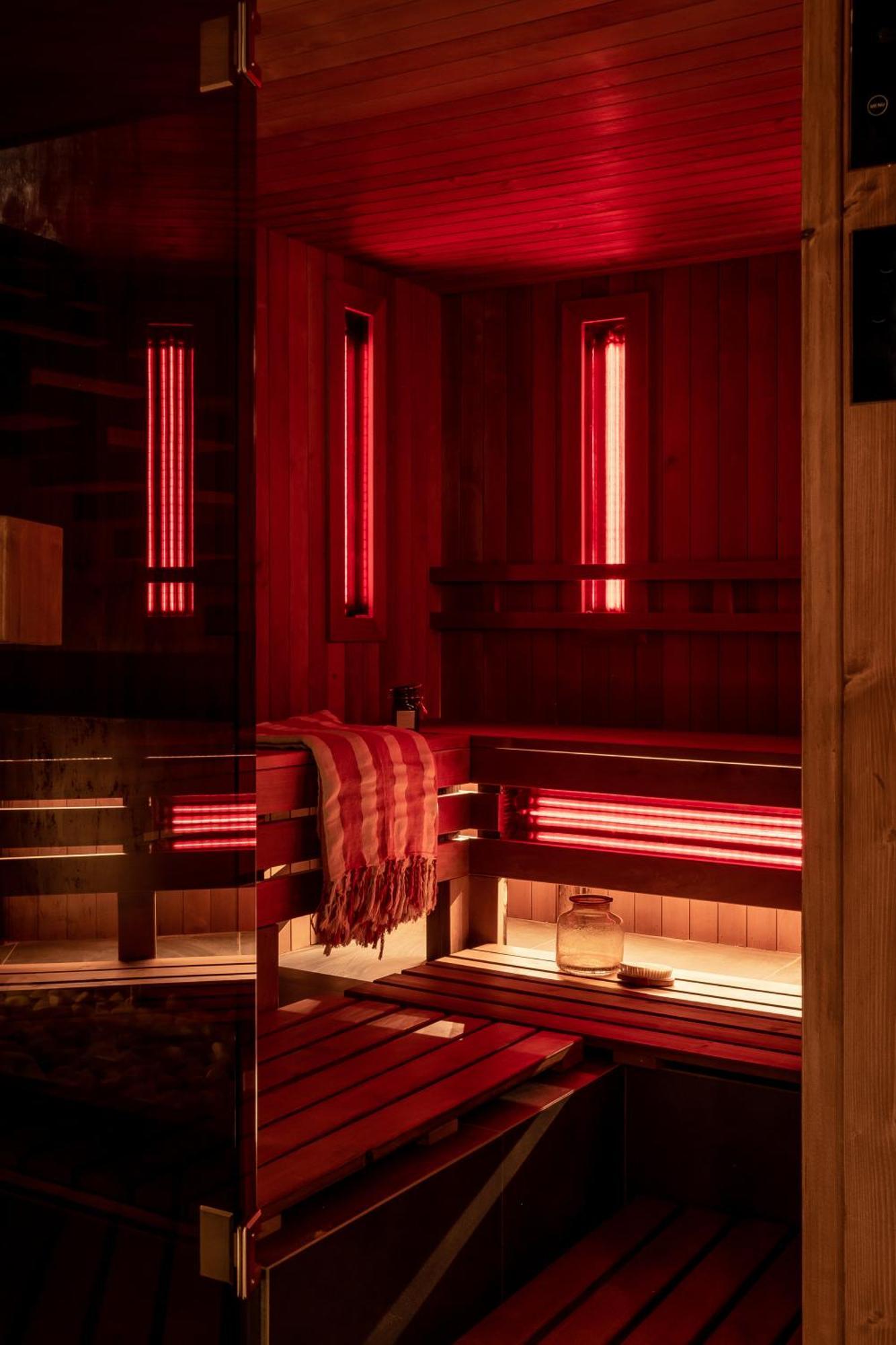 ノヴィ・タルク Oberza Pod Roza Restauracja, Sauny, Jacuzzi Bed & Breakfast エクステリア 写真